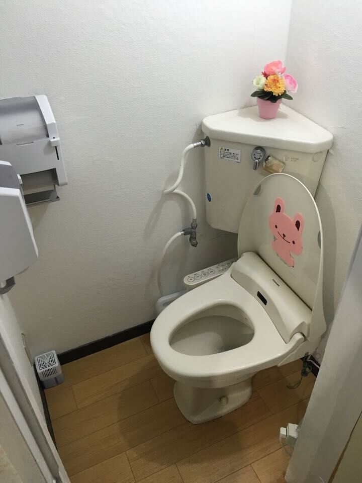 平井駅6分　商店街沿い　2万円代から　鍵付き個室　女性専用 トイレ の画像