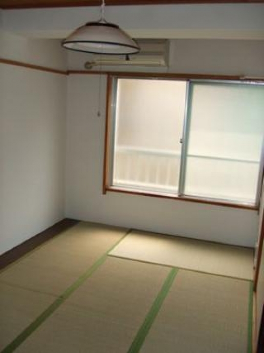 個室 - 渋谷区代官山に空き部屋あります。} - ルームシェアルームメイト