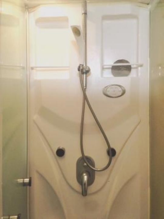 シャワー - 女性専用シェアハウス 自分のペースで暮らせます。} - ルームシェアルームメイト