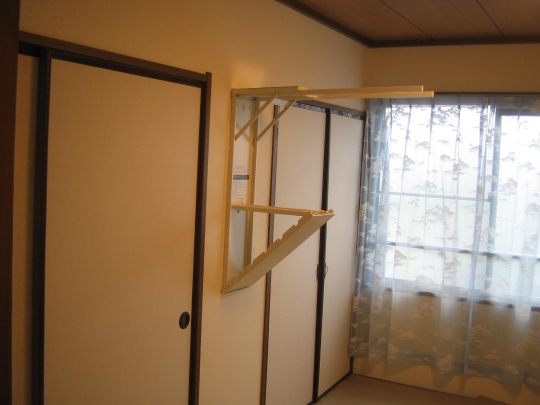 個室 - Ario亀有の近くの川沿いの建物２階和室６畳が空きました[当月ゼロ・翌月半額キャンペーン]} - ルームシェアルームメイト