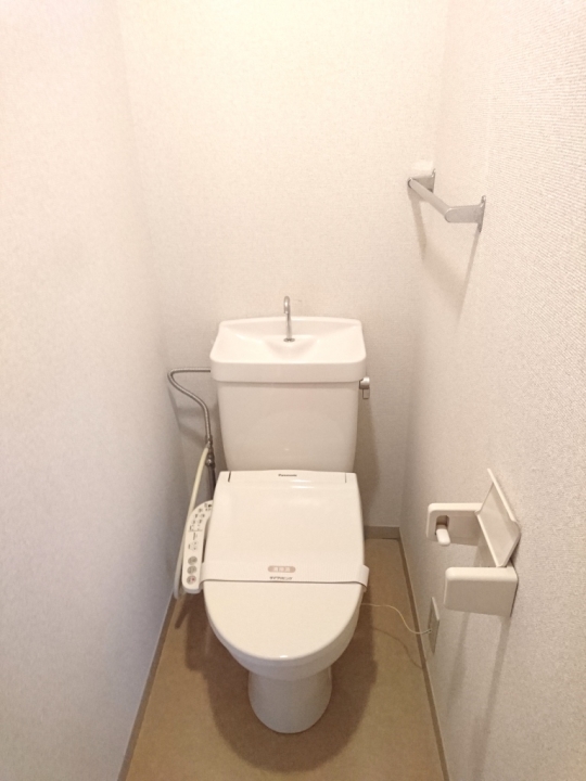 トイレ - 3DKマンションの個室} - ルームシェアルームメイト