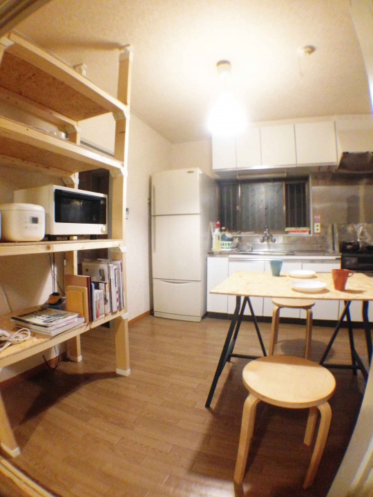 キッチン - 池袋新宿近、本に囲まれた豊かな生活を。EN HOUSE NERIMA（女性に嬉しい綺麗なバスルーム付き）} - ルームシェアルームメイト