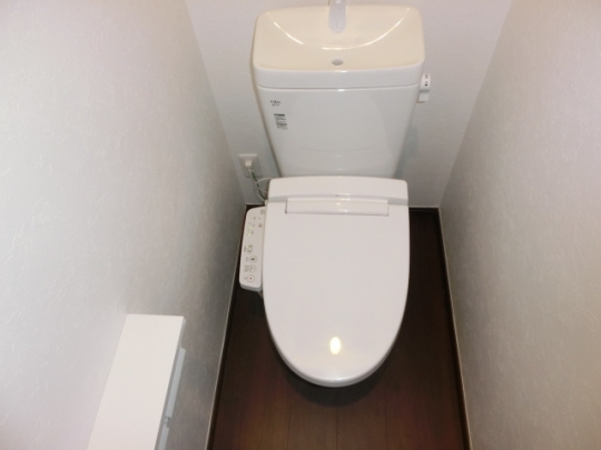トイレ - 男性限定♪新築シェアハウスのご紹介です（＾ｕ＾）} - ルームシェアルームメイト