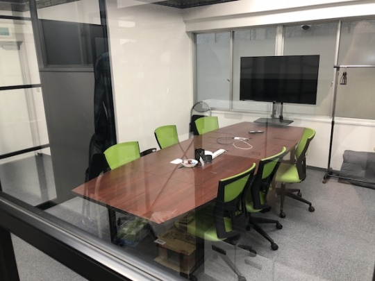 会議室 - 【賃料無料】恵比寿で事務所をシェアできるパートナーを募集します} - ルームシェアルームメイト
