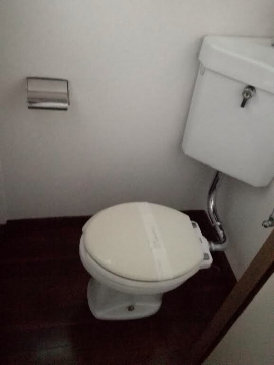 トイレ - 家賃光熱費込み1万8千円のみ♪池袋まで乗り換えなしで約10分♪家具家電揃ってます♪} - ルームシェアルームメイト