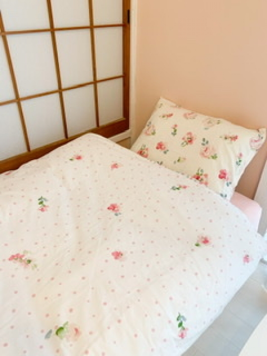 ベッド - 1ヶ月家賃無料❗️女性専用横浜シェアハウス} - ルームシェアルームメイト