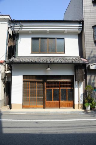 地下鉄緑橋駅から徒歩１分！！大阪の長屋でほっこりシェア暮らしはどうでしょう？ 玄関 の画像