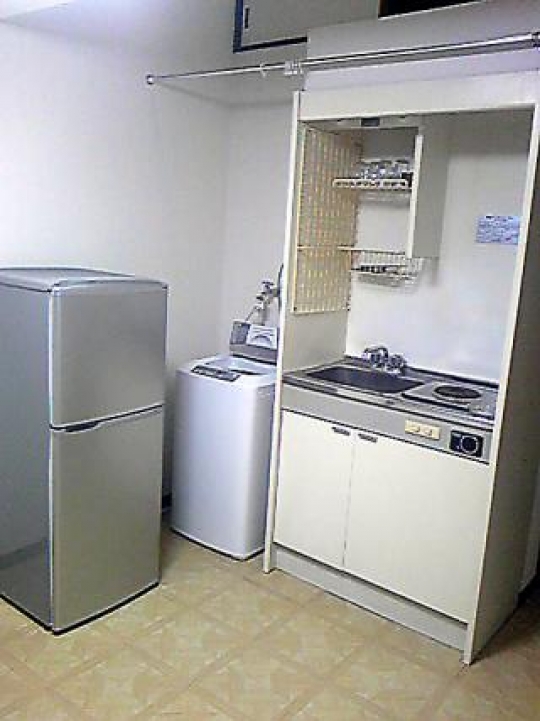 キッチン - 完全独立型　ロフト付アパート　1階　新宿まで18分と大変便利} - ルームシェアルームメイト