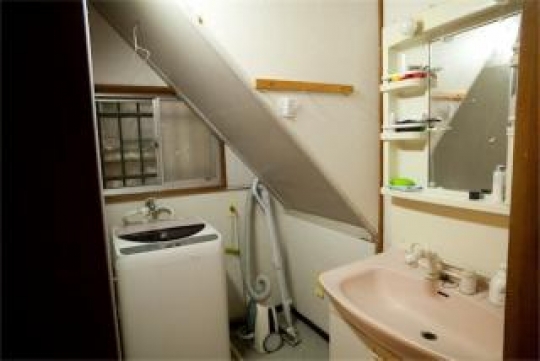 シャワー - 池ノ上　相場より１万円ほど安い個室！} - ルームシェアルームメイト