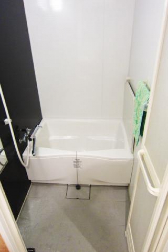 風呂 - brand new apartment in shinjuku} - ルームシェアルームメイト