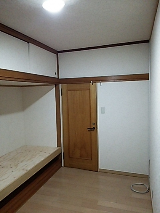個室 - エアコン、鍵付き個室で17000～26000円。女性専用物件。} - ルームシェアルームメイト