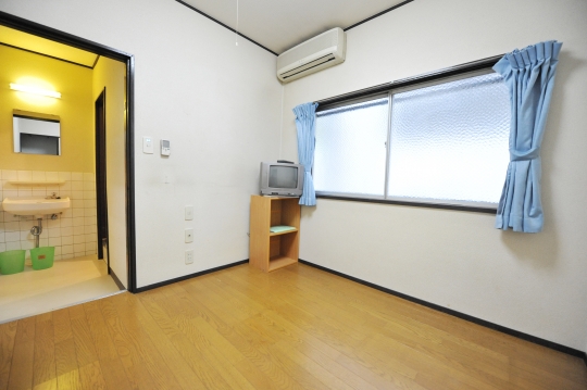 個室 - ★東京の中心地にあるJ&Fハウス新宿で生活をしませんか？★} - ルームシェアルームメイト