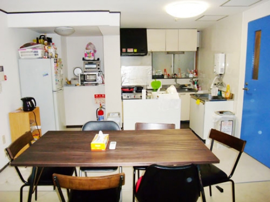 キッチン - ★東京の中心地にあるJ&Fハウス新宿で生活をしませんか？★} - ルームシェアルームメイト