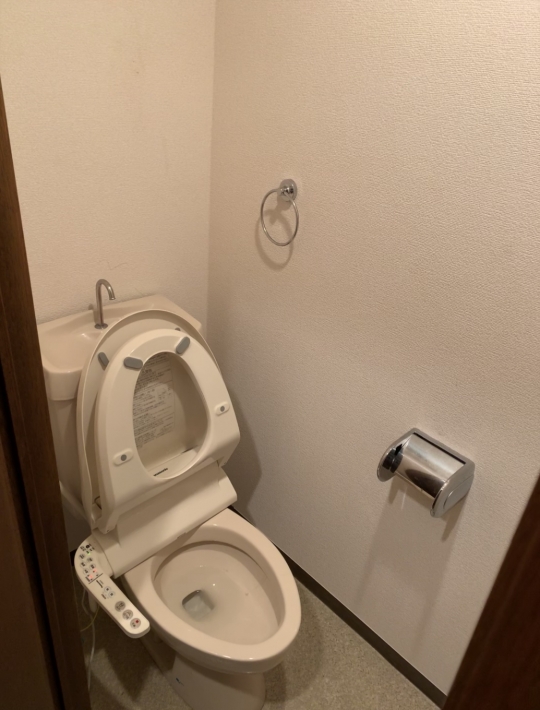 トイレ - 2dkで部屋一つ余ってます(女性専用)} - ルームシェアルームメイト