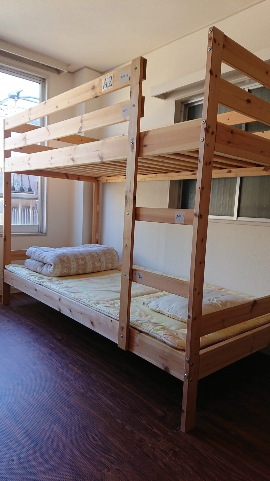 ベッド - Doom room in a guesthouse b/w Ueno & Asakusa} - ルームシェアルームメイト