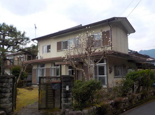 建物 - 福知山市の古民家改修が好きな人向けのシェアハウス（家賃無料！）} - ルームシェアルームメイト