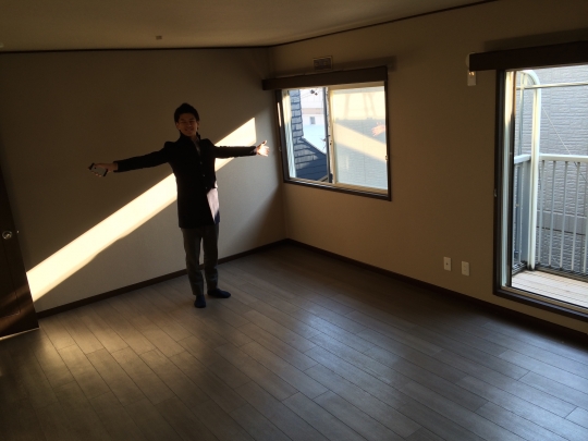 その他 - 新宿、渋谷まで15分♪家賃3万キリ!25畳の広々リビング♪空室残り3つとなりました！} - ルームシェアルームメイト